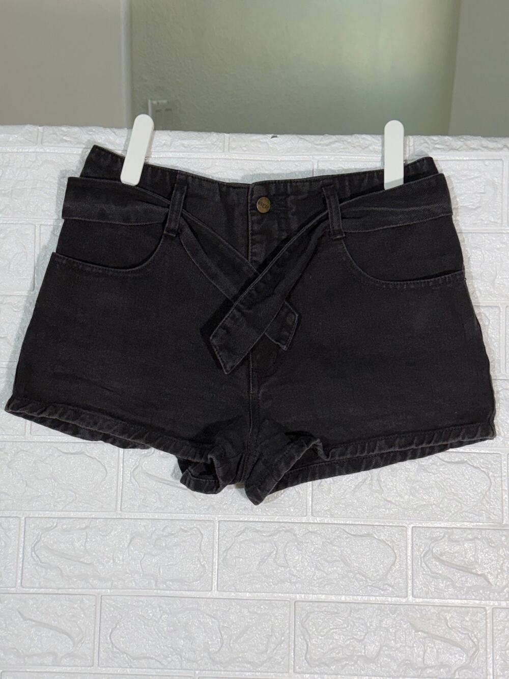 Vintage Be Bop Women’s Size 5 Black Denim High-Rise Belted Shorts Made in USA